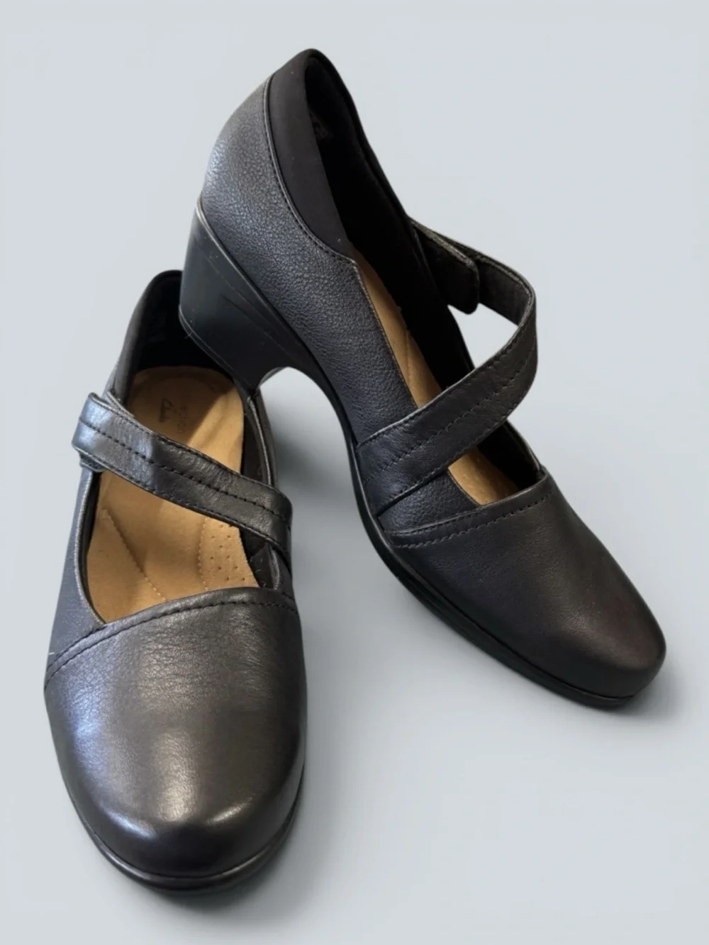 Clarks’s Classic Black Emily Pearl pump heels Sz 9.5